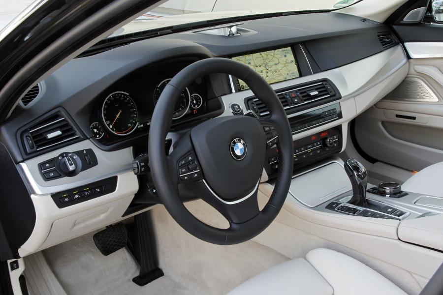 Торпедо BMW 530d xDrive Touring Modern Line (F11) 2013 года  (WW) (фото 36 из 40)